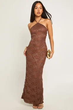 Petite robe maxi colonne à encolure halter en dentelle