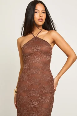 Petite robe maxi colonne à encolure halter en dentelle