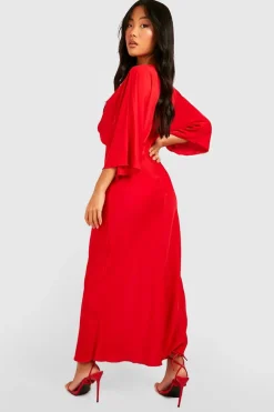 Petite robe maxi à coupe biaisée et manches d'ange
