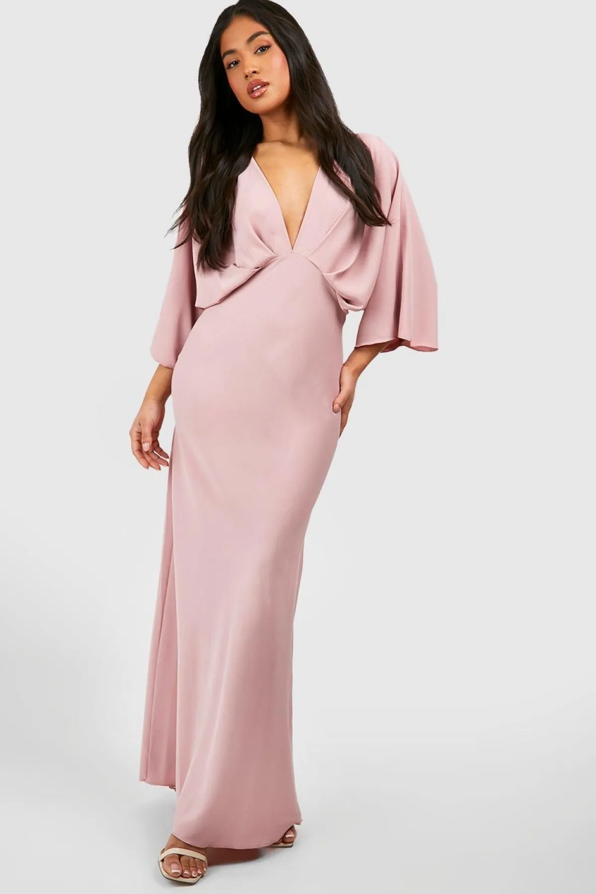 boohoo Petite robe maxi à coupe biaisée et manches d’ange<Femme Robes|Robes Noires Nouées