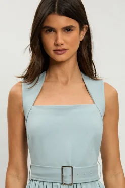 Petite robe maxi en mélange de coton jersey à encolure échancrée