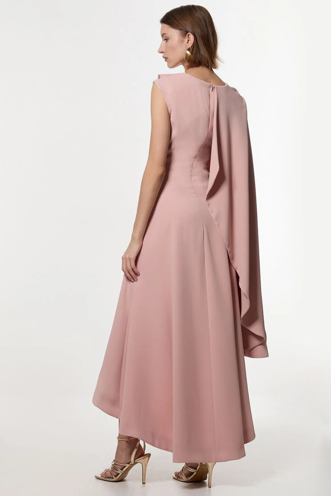 Petite robe maxi à jupe complète, coupe soft tailleur, avec détail de cape en blocs de couleurs