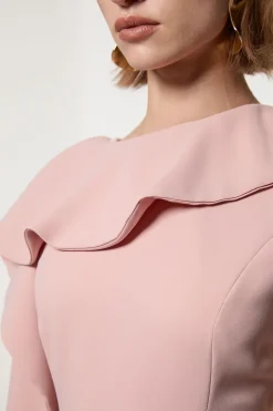Petite robe maxi à jupe complète, coupe soft tailleur, avec détail de cape en blocs de couleurs