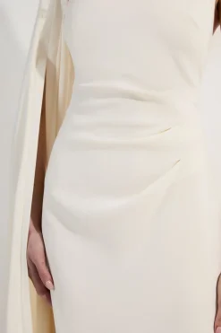 Petite Robe Maxi à Manches Cape, Coupe Douce