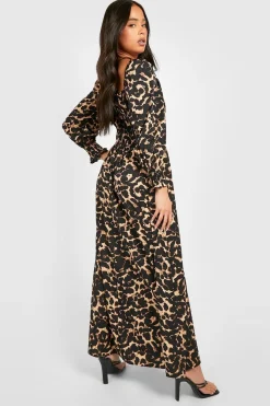 Petite robe maxi à motif léopard et détails froncés