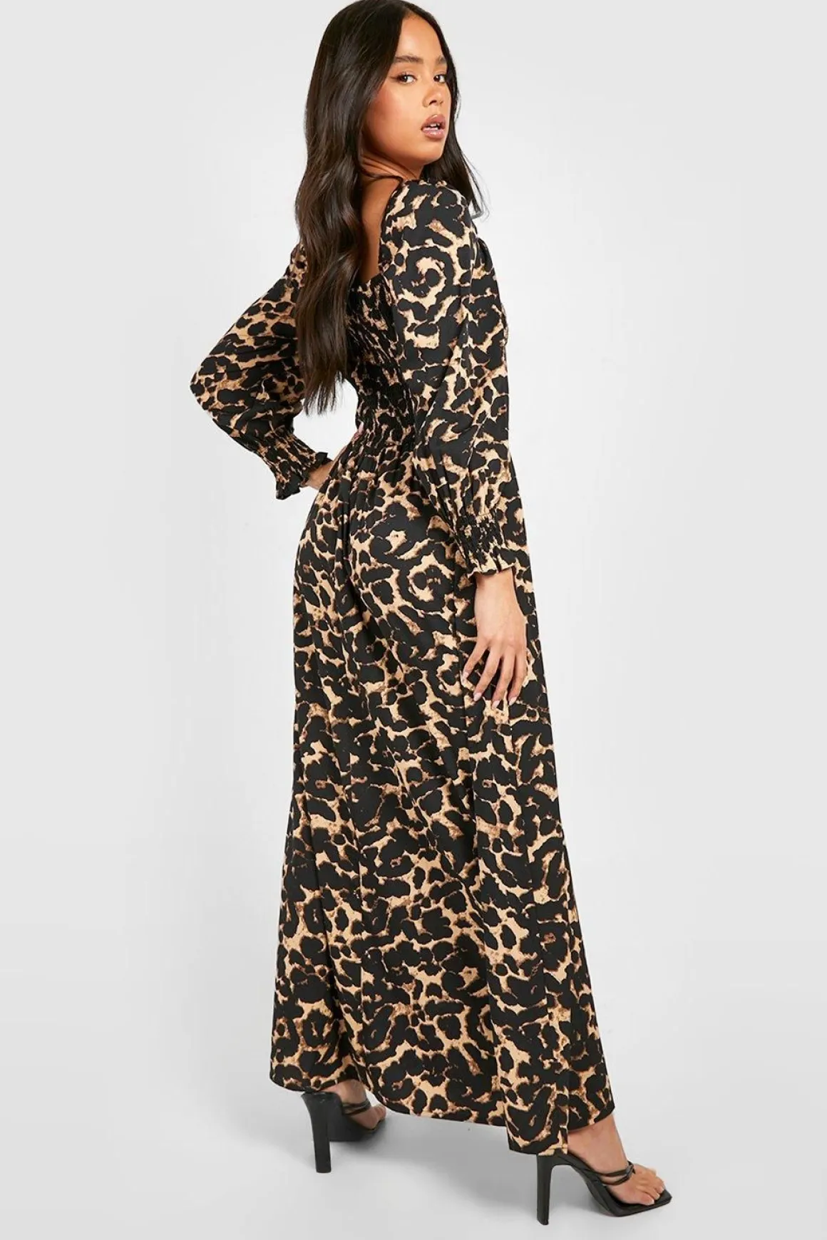 Petite robe maxi à motif léopard et détails froncés