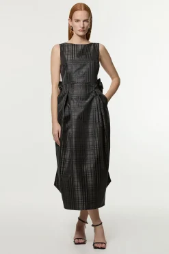 Petite robe maxi sur mesure en taffetas à carreaux avec détail de nœud