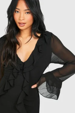 Petite robe maxi tissée à encolure plongeante, volants et manches évasées