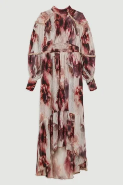 KarenMillen Petite robe maxi tissée à motifs floraux froissée avec dos lacé et embellissements<Femme Robes À Manches Longues|Robes