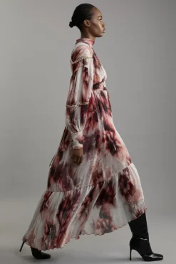 KarenMillen Petite robe maxi tissée à motifs floraux froissée avec dos lacé et embellissements<Femme Robes À Manches Longues|Robes