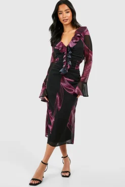 boohoo Petite robe midaxi tissée à imprimé floral sombre, volants et fronces<Femme Robes De Soirée|Toutes Les Robes