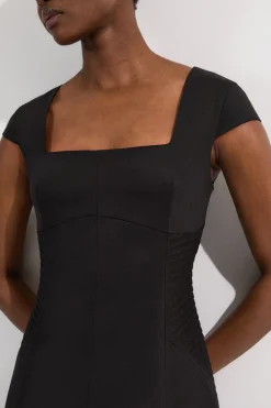 Petite Robe Midi Ajustée en Lin Premium avec Détails Pintuck et Jupe Pleine