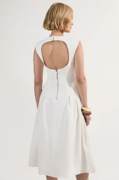 Petite robe midi ajustée en tissu stretch compact, dos ouvert, jupe pleine