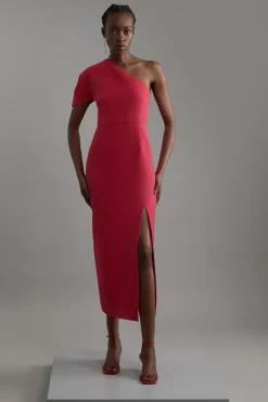 Petite Robe Midi Cintrée en Crêpe Structurée Détail Cape Asymétrique