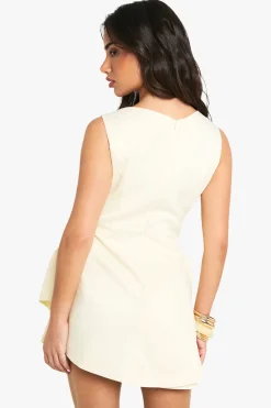 boohoo Petite robe mini ajustée avec détail cape drapé<Femme Tailleurs|Robes