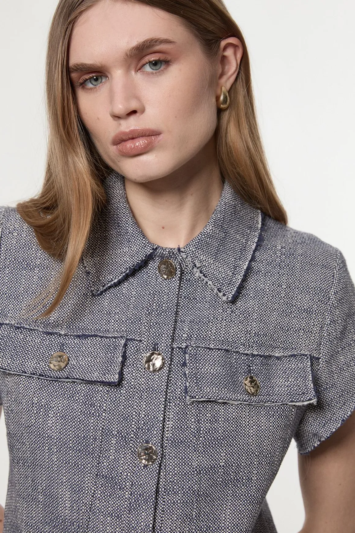 Petite robe mini ajustée en tweed de printemps