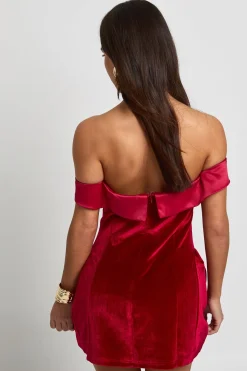 Petite robe mini Bardot en velours