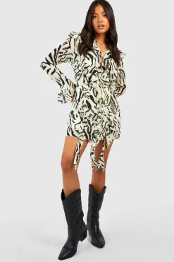 boohoo Petite Robe Mini Boho à Volants Zébrée<Femme Robes Patineuses|Robes Bohème