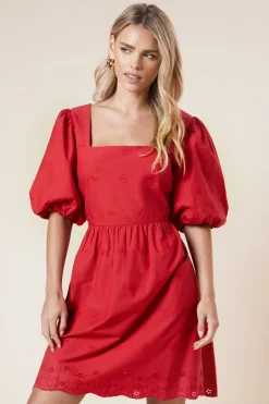 Petite Robe Mini à Col Carré Brodée