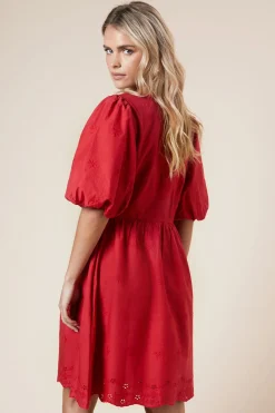 Petite Robe Mini à Col Carré Brodée