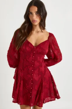 Petite robe mini en burnout floral à ourlets godets