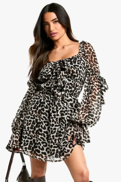 Petite robe mini en chiffon léopard à volants