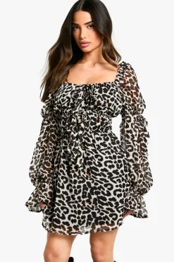 Petite robe mini en chiffon léopard à volants