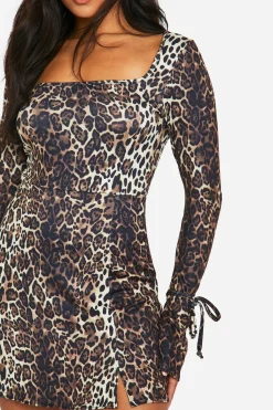 boohoo Petite robe mini à encolure carrée et poignets lacés imprimé léopard<Femme Robes Moulantes|Robes À Manches Longues