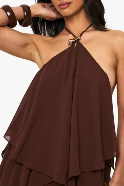 Petite robe mini à encolure halter, bordure dorée, jupe à étages