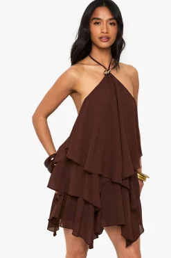 Petite robe mini à encolure halter, bordure dorée, jupe à étages