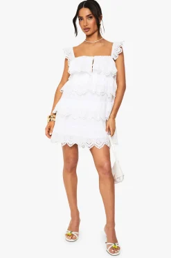boohoo Petite robe mini en crochet à volants<Femme Robes Courtes|Robes