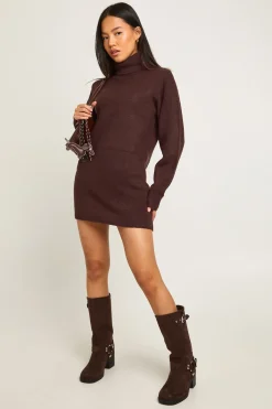 boohoo Petite robe mini en maille épaisse à col roulé<Femme Looks Chocolat|Pulls Et Gilets