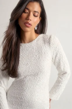 Petite robe mini en velours à sequins avec un nœud dans le dos