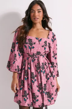 Petite Robe Mini Florale Rose à Encolure Carrée et Manches Bouffantes avec Lien au Dos