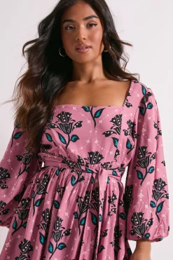Petite Robe Mini Florale Rose à Encolure Carrée et Manches Bouffantes avec Lien au Dos