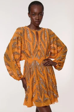 Petite robe mini ornée à manches kimono