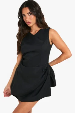 Petite robe mini portefeuille ajustée avec détail de col drapé