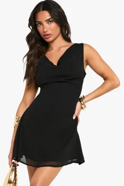 boohoo Petite robe mini slip en chiffon à encolure drapée<Femme Robes|Robes Noires