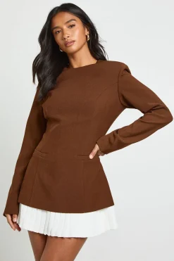boohoo Petite robe mini structurée à ourlet plissé<Femme Tailleurs|Robes À Manches Longues