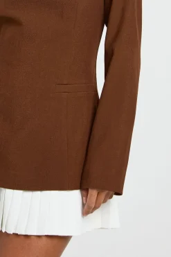 boohoo Petite robe mini structurée à ourlet plissé<Femme Tailleurs|Robes À Manches Longues