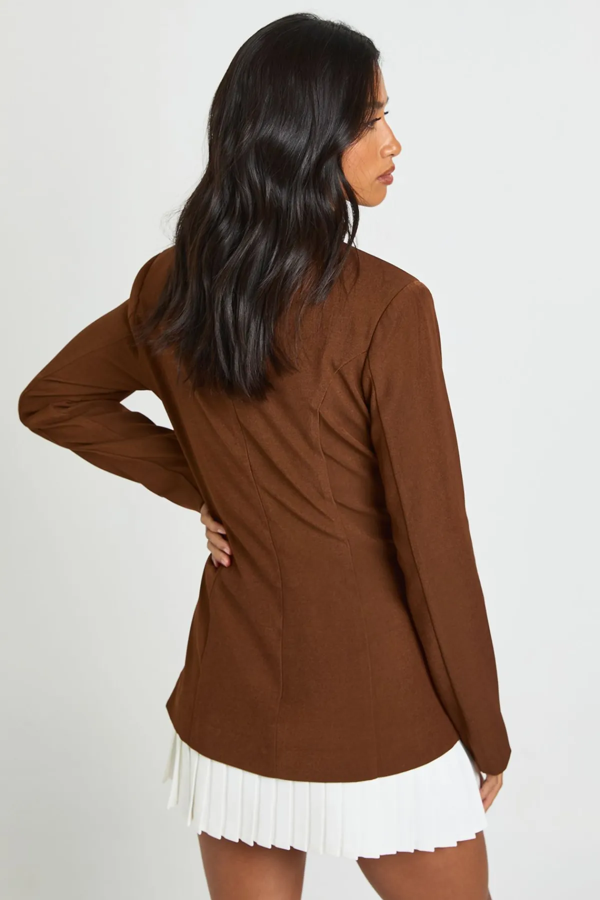 boohoo Petite robe mini structurée à ourlet plissé<Femme Tailleurs|Robes À Manches Longues