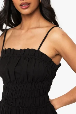Petite robe mini à taille froncée