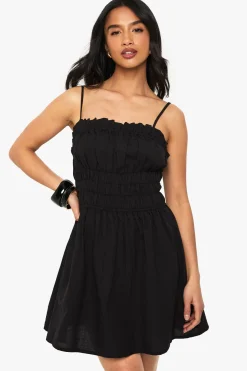 Petite robe mini à taille froncée