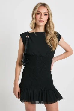 boohoo Petite robe mini à taille froncée et ourlet à volants<Femme Robes|Robes Noires