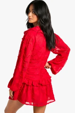 boohoo Petite robe patineuse florale en burnout, volants, décolleté plongeant, taille froncée<Femme Robes Patineuses|Robes À Manches Longues