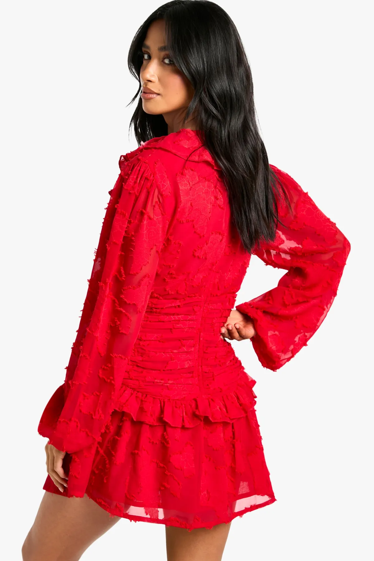 boohoo Petite robe patineuse florale en burnout, volants, décolleté plongeant, taille froncée<Femme Robes Patineuses|Robes À Manches Longues
