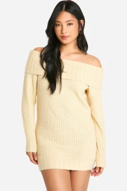 Petite robe pull mini en côtes larges à décolleté Bardot