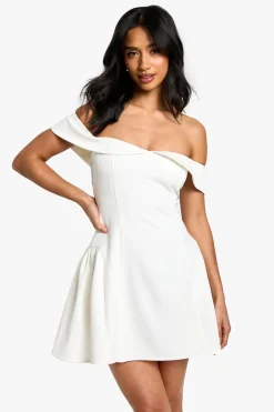 boohoo Petite robe skater Bardot à pli rabattable<Femme Robes|Robes De Soirée