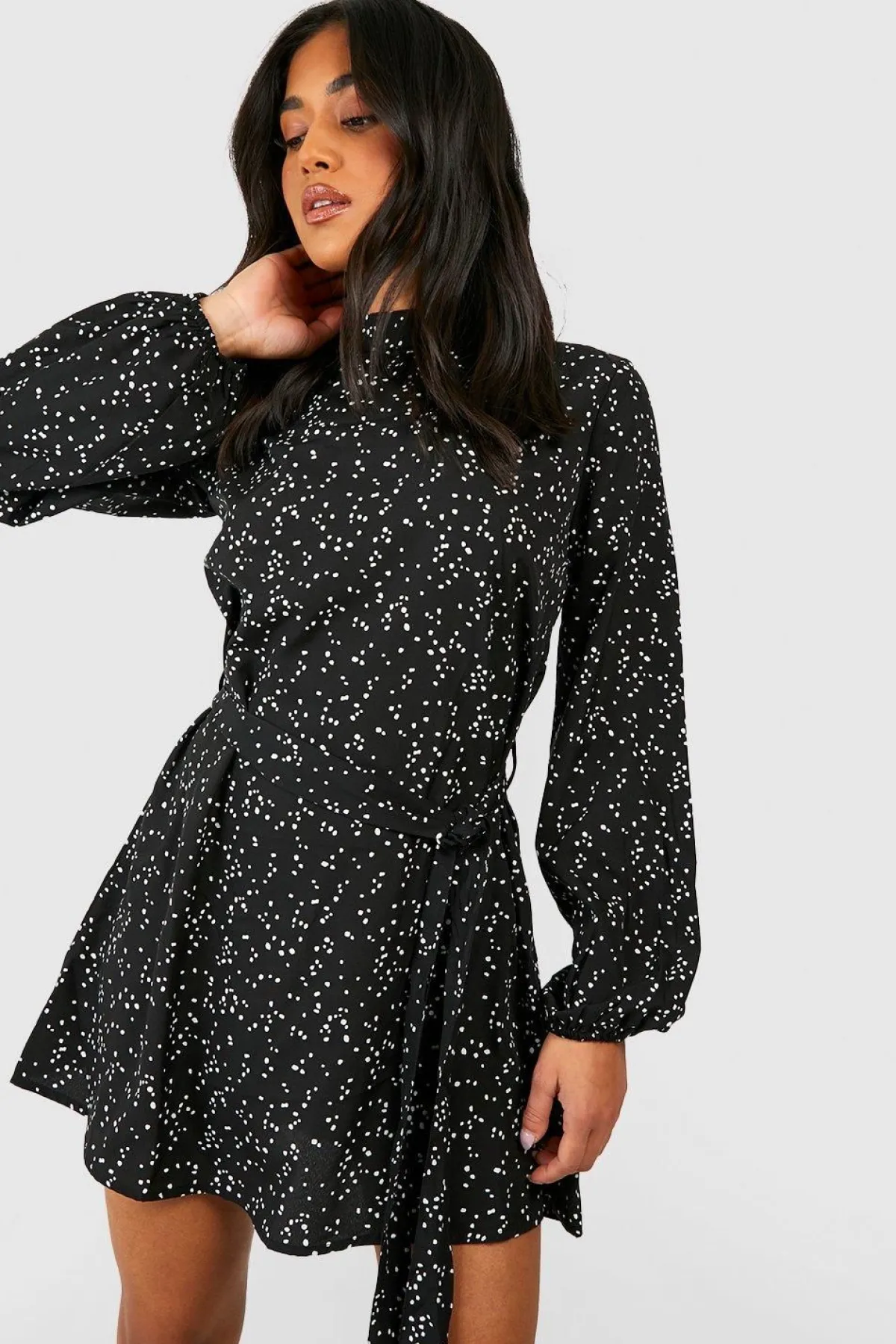 boohoo Petite Robe Skater à Imprimé Pois Ditsy et Ceinture<Femme Robes Patineuses|Robes À Manches Longues