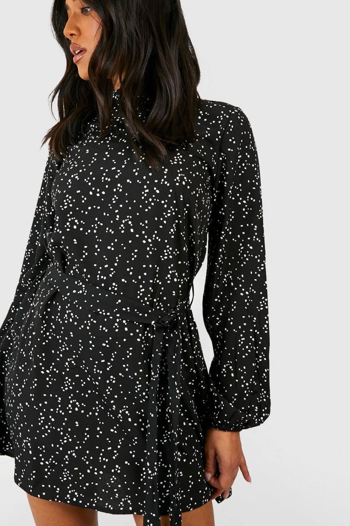 boohoo Petite Robe Skater à Imprimé Pois Ditsy et Ceinture<Femme Robes Patineuses|Robes À Manches Longues